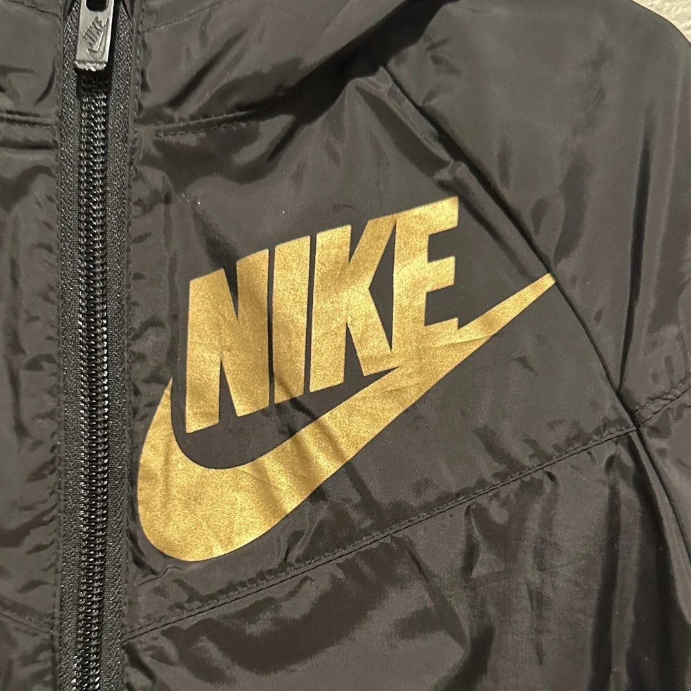 Nike wind breaker
